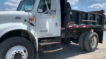 LOT 1125 2001 INTERNATIONAL 4000 W/ 10 DUMP BED